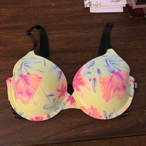 Victoria secret bra.